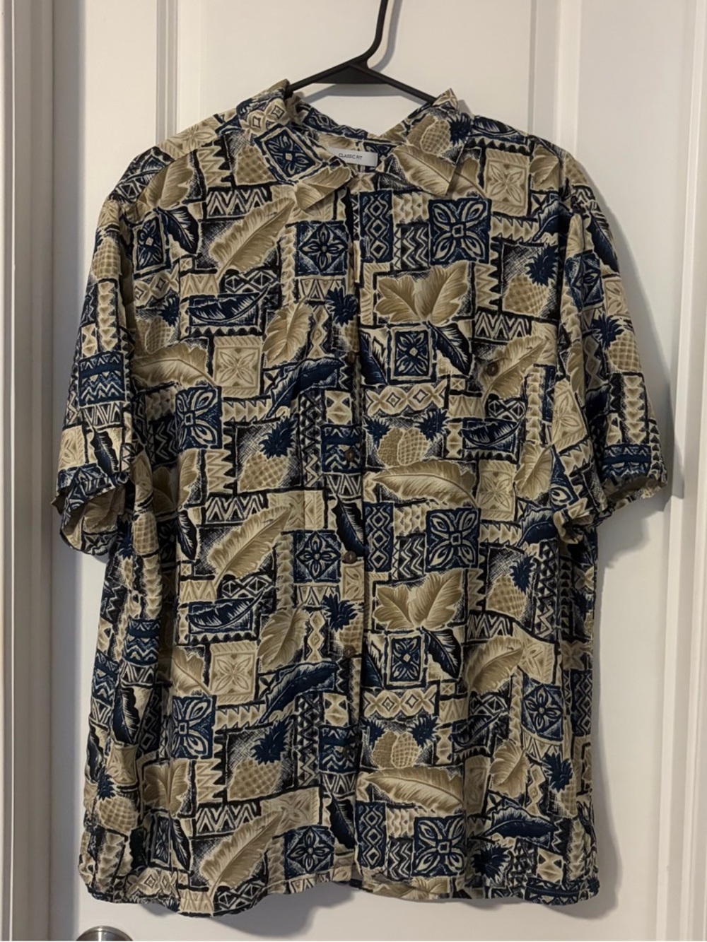Saddlebred classic fit Men's Short-Sleeve - Navy & Beige Tropical Print
Size XL